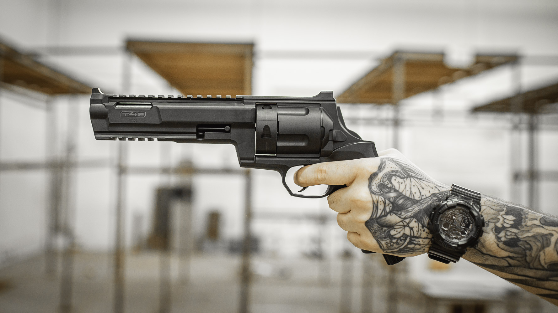 HDR T4E TR 68 umarex - na mão