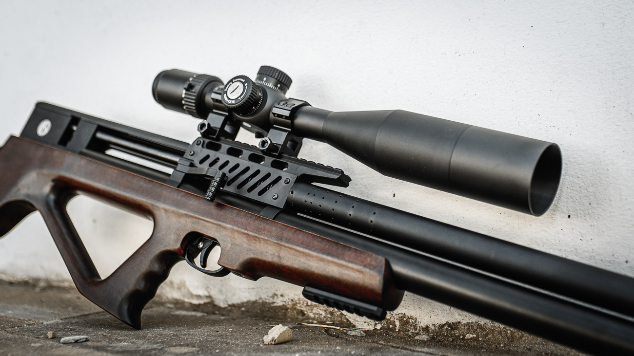 r35 carabina madeira rossi pcp - visao lateral