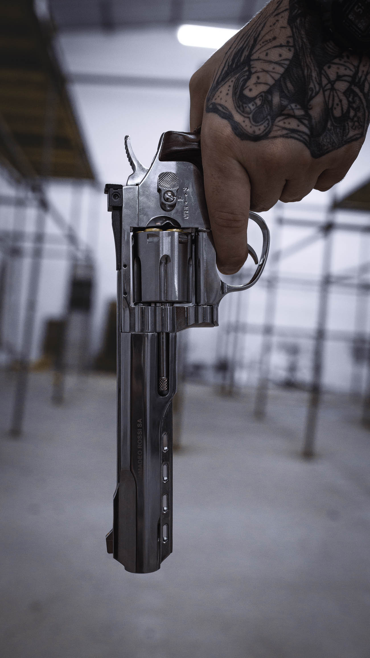  W702S Rossi CO2 - detalhes na mão