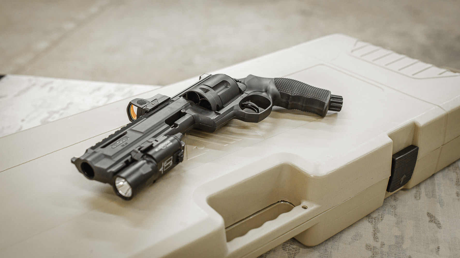 T4E TR 68 umarex - em cima do case