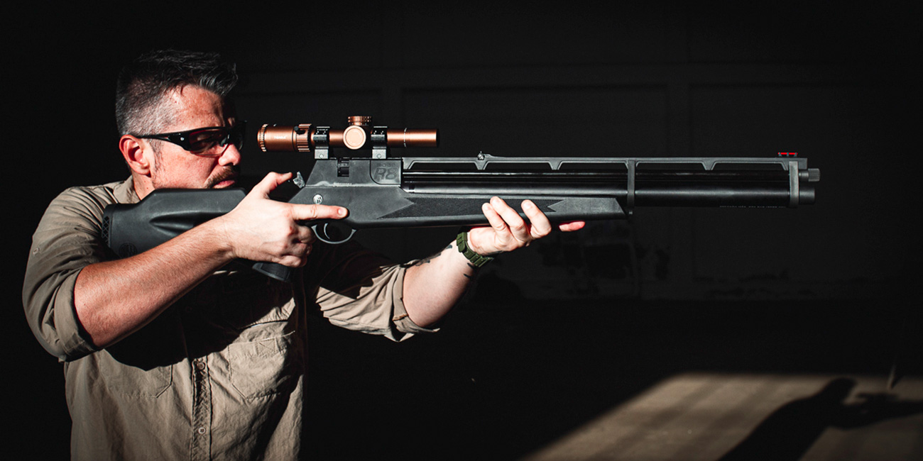 rossi r8 black - posição de tiro